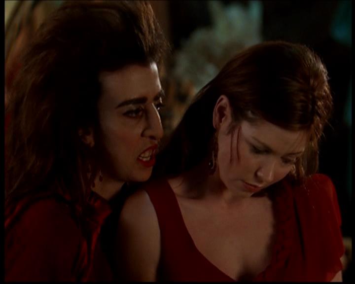 Charmed-Online-dot-719FreakyPhoebe0470.jpg