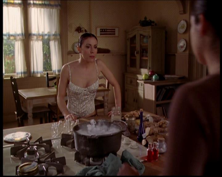 Charmed-Online-dot-719FreakyPhoebe0526.jpg