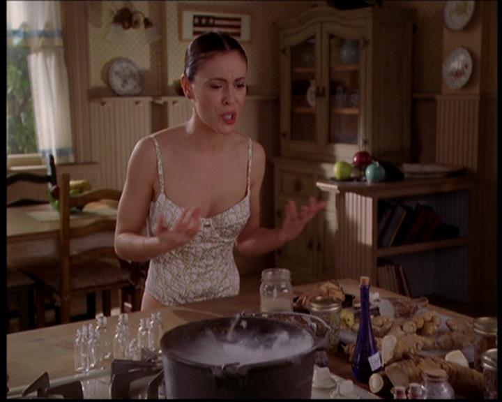 Charmed-Online-dot-719FreakyPhoebe0535.jpg