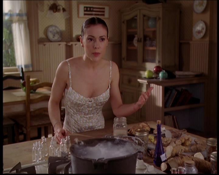 Charmed-Online-dot-719FreakyPhoebe0538.jpg