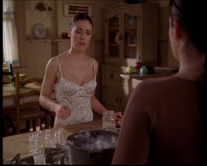 Charmed-Online-dot-719FreakyPhoebe0550.jpg