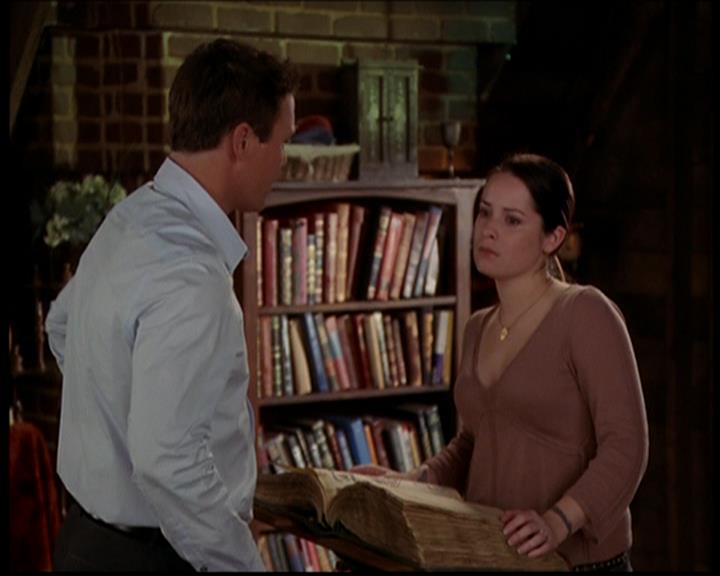 Charmed-Online-dot-719FreakyPhoebe1124.jpg