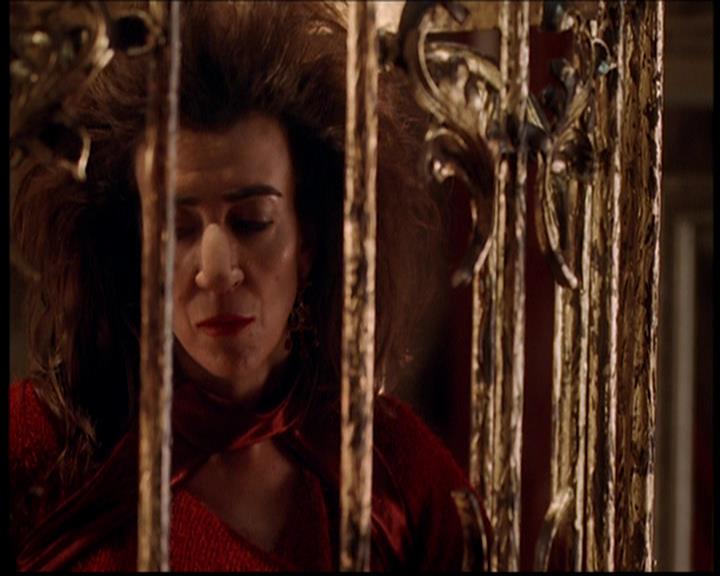 Charmed-Online-dot-719FreakyPhoebe1174.jpg