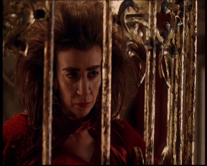 Charmed-Online-dot-719FreakyPhoebe1184.jpg