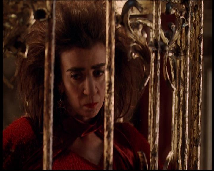 Charmed-Online-dot-719FreakyPhoebe1190.jpg