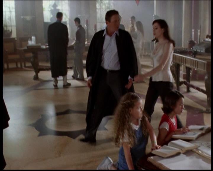 Charmed-Online-dot-719FreakyPhoebe1265.jpg