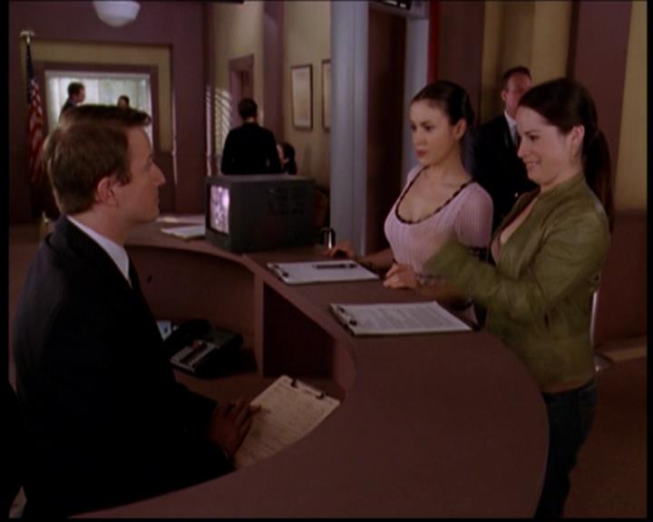 Charmed-Online-dot-719FreakyPhoebe1369.jpg