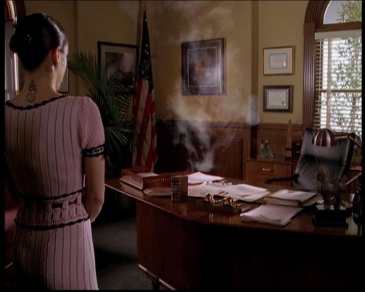 Charmed-Online-dot-719FreakyPhoebe1390.jpg