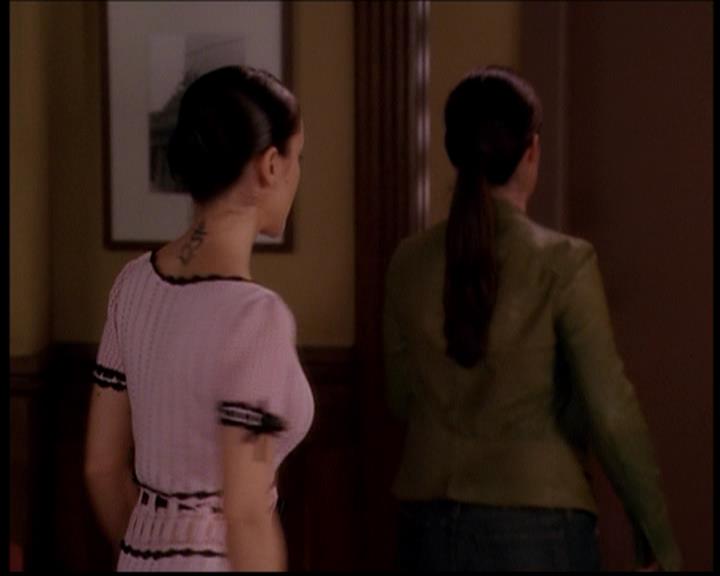 Charmed-Online-dot-719FreakyPhoebe1395.jpg