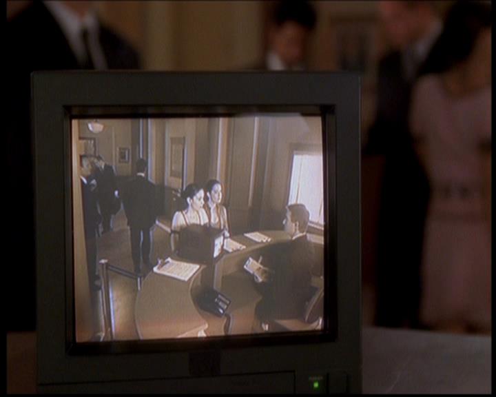 Charmed-Online-dot-719FreakyPhoebe1403.jpg