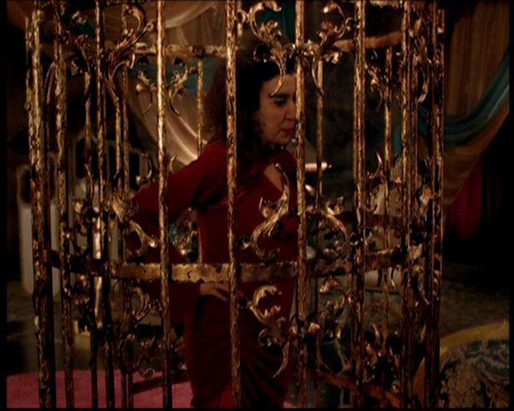 Charmed-Online-dot-719FreakyPhoebe1521.jpg