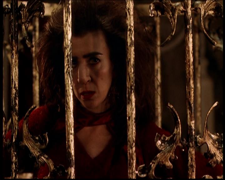 Charmed-Online-dot-719FreakyPhoebe1529.jpg