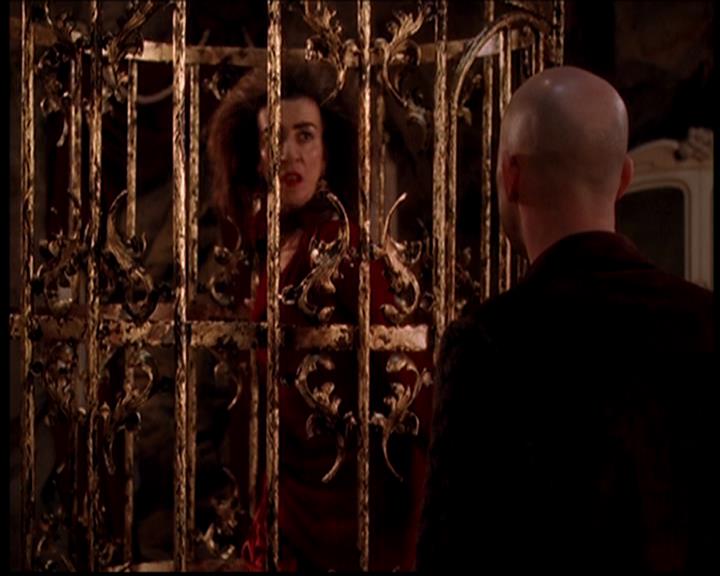 Charmed-Online-dot-719FreakyPhoebe1545.jpg