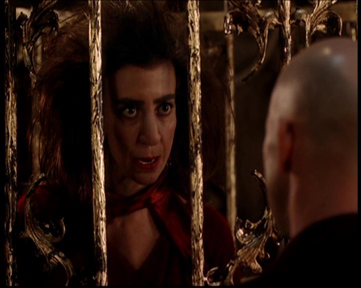 Charmed-Online-dot-719FreakyPhoebe1556.jpg