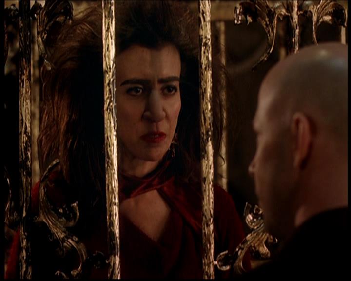 Charmed-Online-dot-719FreakyPhoebe1564.jpg