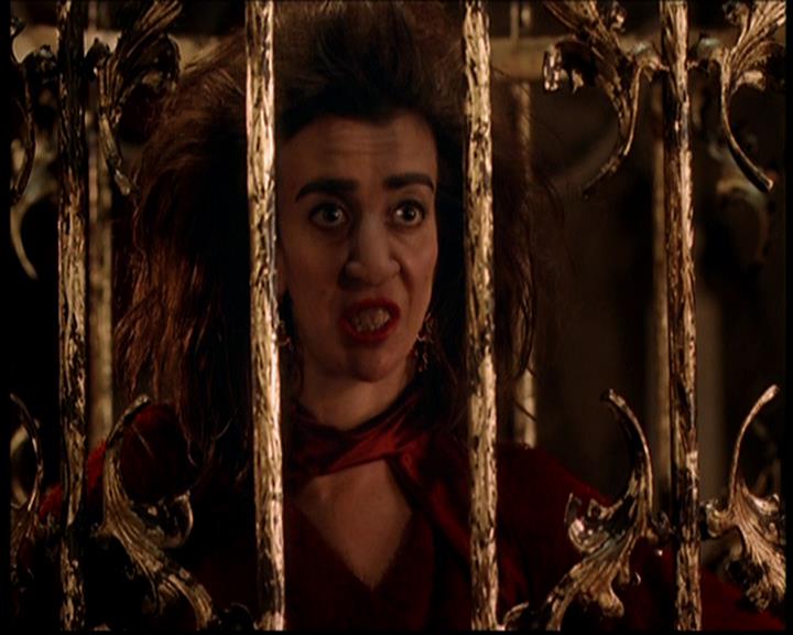 Charmed-Online-dot-719FreakyPhoebe1578.jpg
