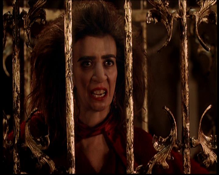 Charmed-Online-dot-719FreakyPhoebe1583.jpg