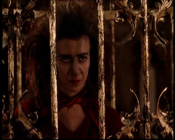 Charmed-Online-dot-719FreakyPhoebe1593.jpg