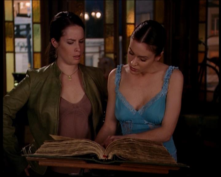 Charmed-Online-dot-719FreakyPhoebe1738.jpg