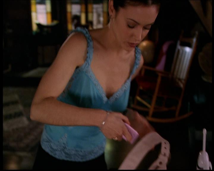 Charmed-Online-dot-719FreakyPhoebe1748.jpg