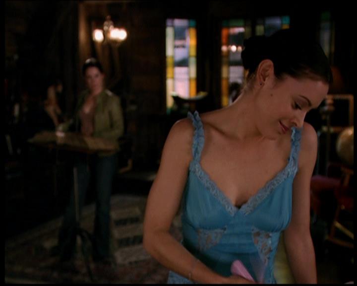 Charmed-Online-dot-719FreakyPhoebe1763.jpg