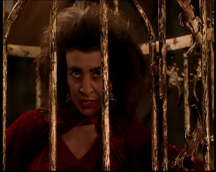 Charmed-Online-dot-719FreakyPhoebe1827.jpg