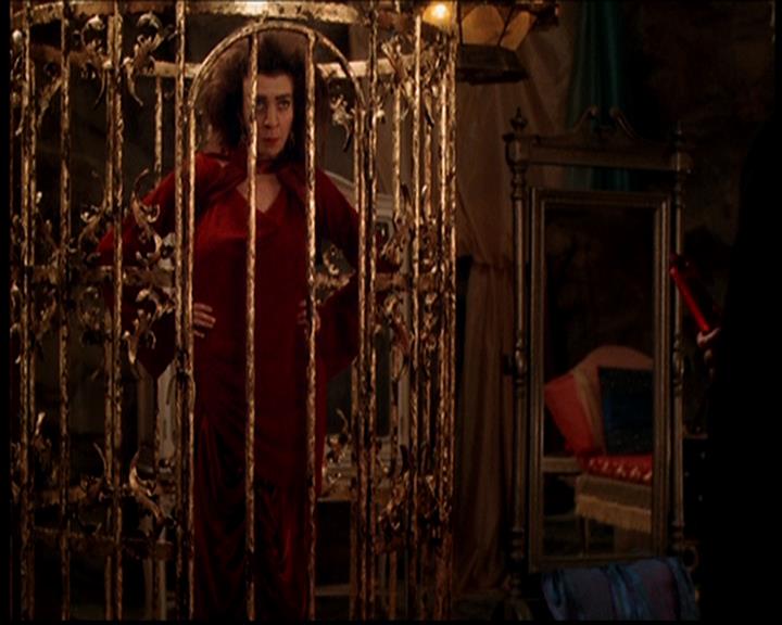 Charmed-Online-dot-719FreakyPhoebe1831.jpg