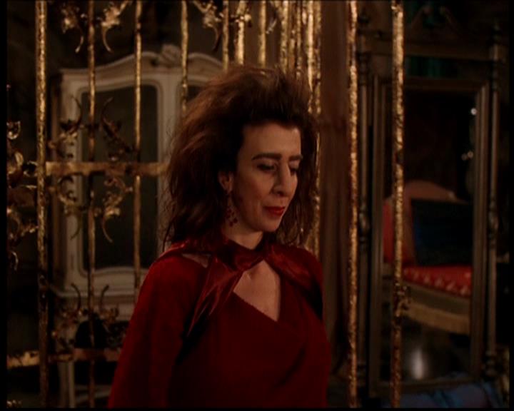 Charmed-Online-dot-719FreakyPhoebe1854.jpg