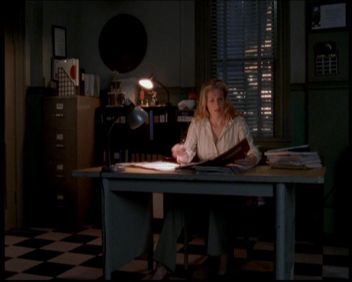 Charmed-Online-dot-719FreakyPhoebe2237.jpg