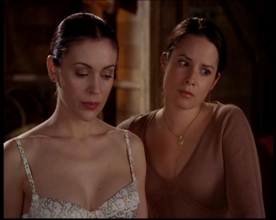 Charmed-Online-dot-719FreakyPhoebe1090.jpg