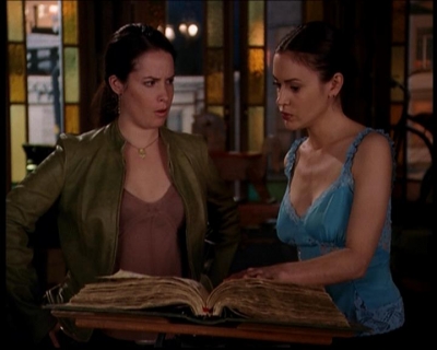 Charmed-Online-dot-719FreakyPhoebe1734.jpg