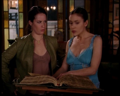 Charmed-Online-dot-719FreakyPhoebe1742.jpg