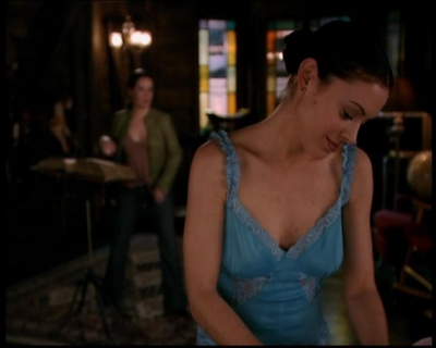 Charmed-Online-dot-719FreakyPhoebe1765.jpg