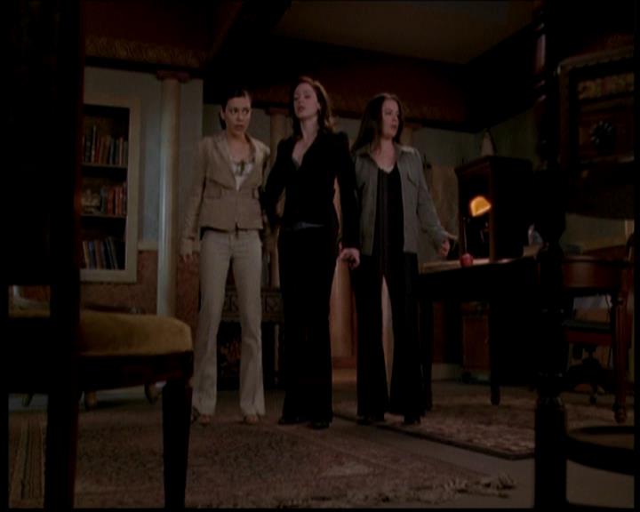 Charmed-Online-dot-722SomethingWiccaThisWayGoes0002.jpg