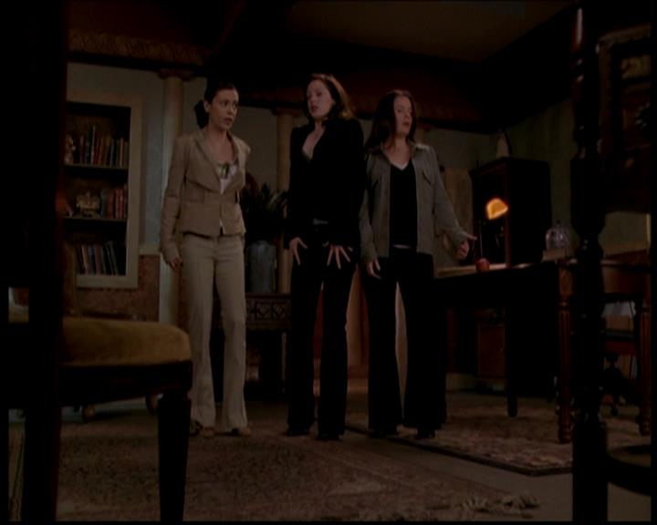 Charmed-Online-dot-722SomethingWiccaThisWayGoes0003.jpg