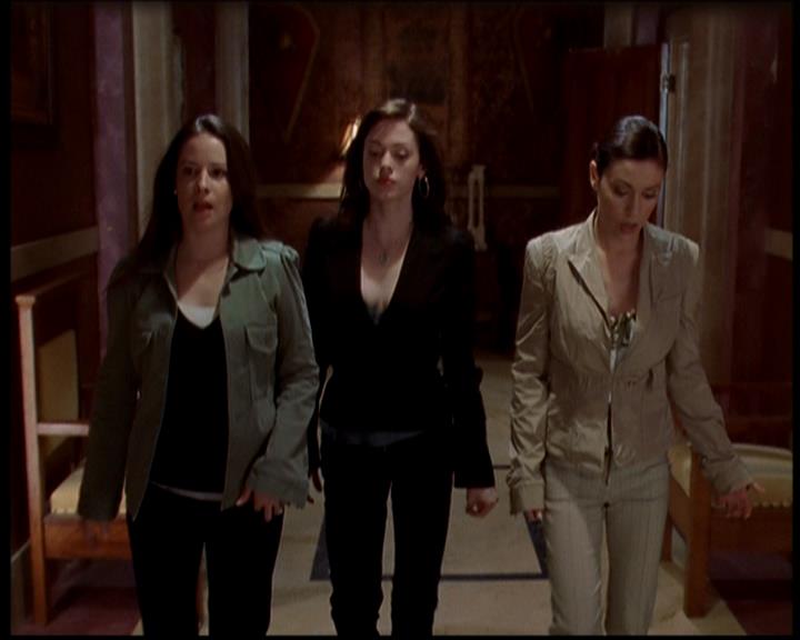 Charmed-Online-dot-722SomethingWiccaThisWayGoes0012.jpg