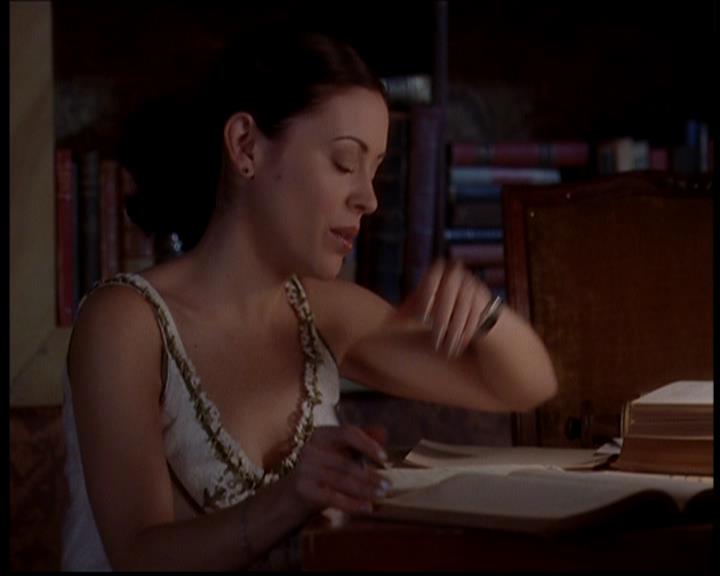 Charmed-Online-dot-722SomethingWiccaThisWayGoes0570.jpg