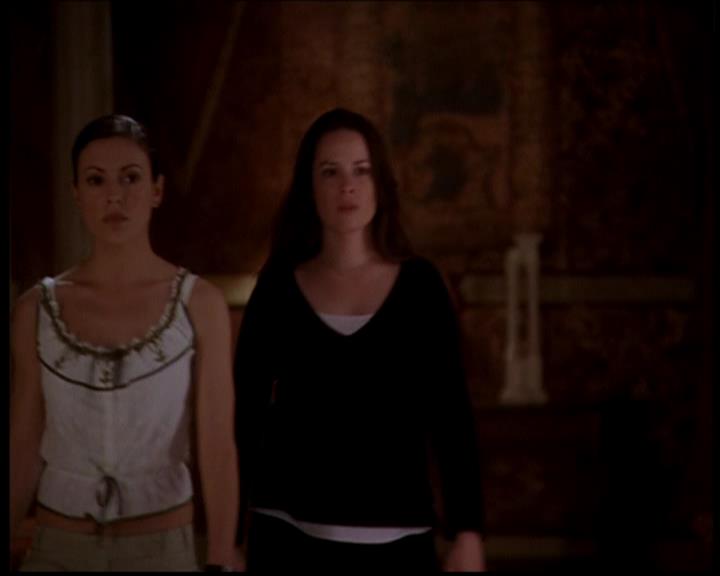 Charmed-Online-dot-722SomethingWiccaThisWayGoes0624.jpg