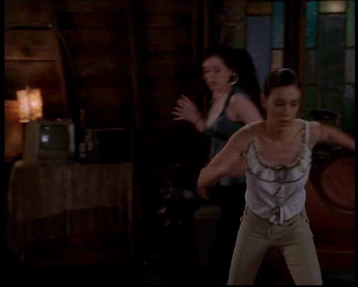 Charmed-Online-dot-722SomethingWiccaThisWayGoes0809.jpg