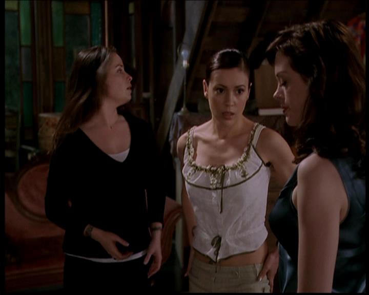 Charmed-Online-dot-722SomethingWiccaThisWayGoes0818.jpg