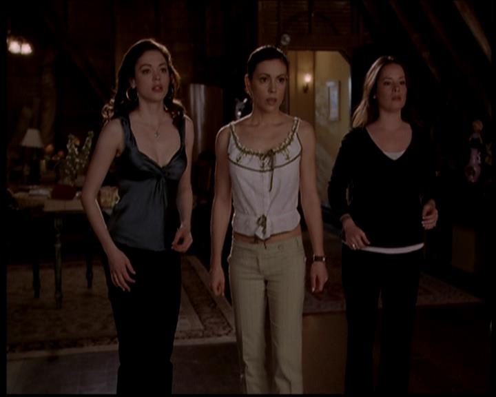 Charmed-Online-dot-722SomethingWiccaThisWayGoes0820.jpg
