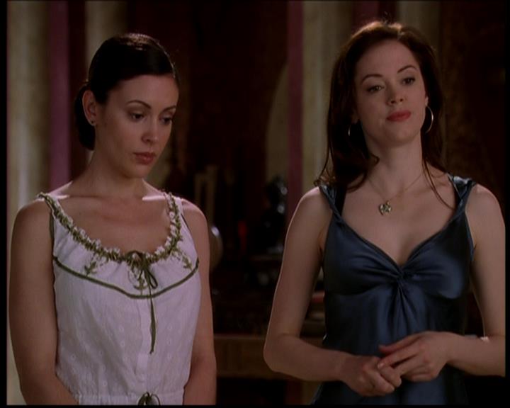 Charmed-Online-dot-722SomethingWiccaThisWayGoes1260.jpg