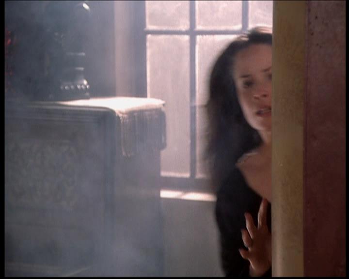 Charmed-Online-dot-722SomethingWiccaThisWayGoes1804.jpg
