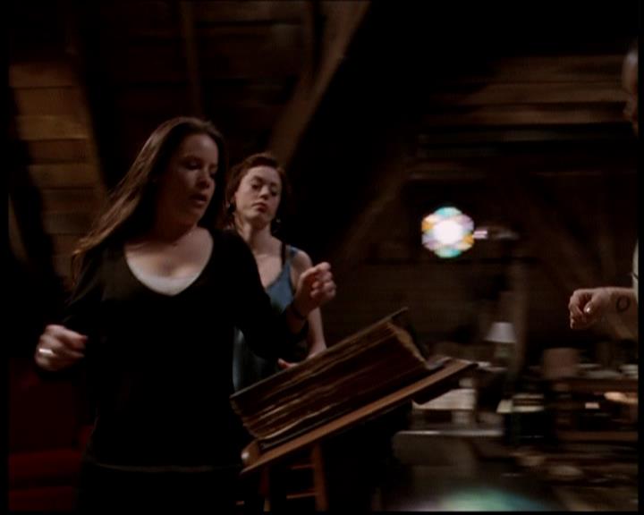 Charmed-Online-dot-722SomethingWiccaThisWayGoes1845.jpg