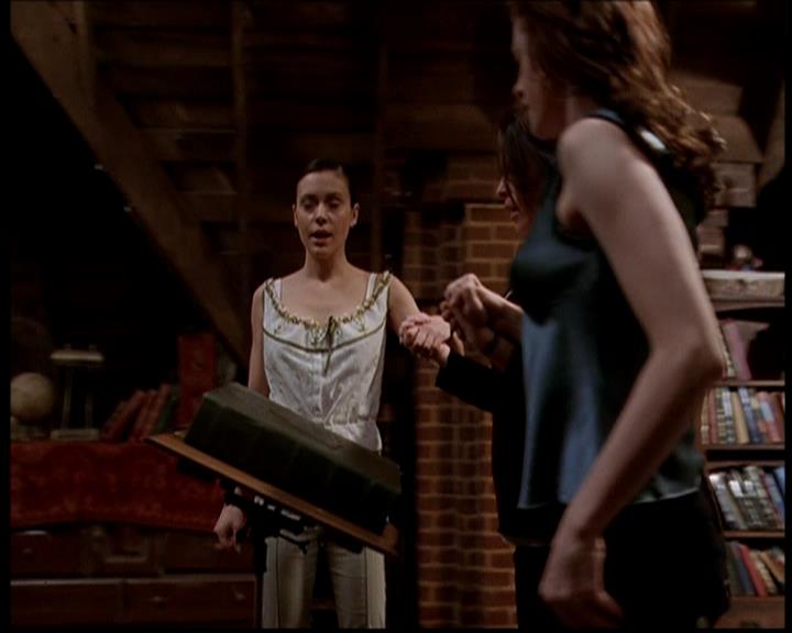 Charmed-Online-dot-722SomethingWiccaThisWayGoes1851.jpg