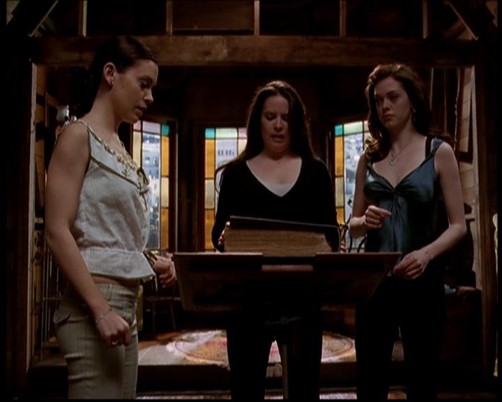 Charmed-Online-dot-722SomethingWiccaThisWayGoes1858.jpg