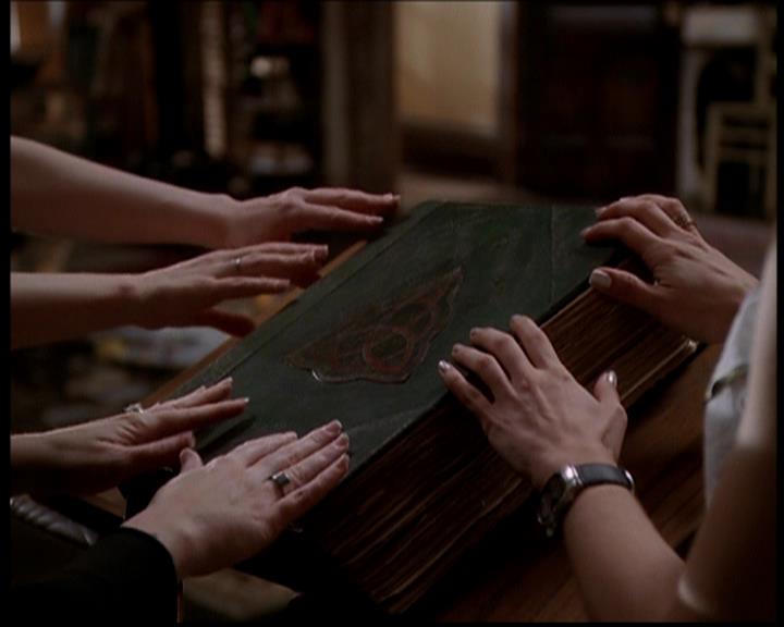 Charmed-Online-dot-722SomethingWiccaThisWayGoes1860.jpg