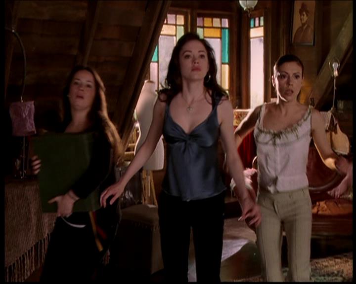 Charmed-Online-dot-722SomethingWiccaThisWayGoes1932.jpg