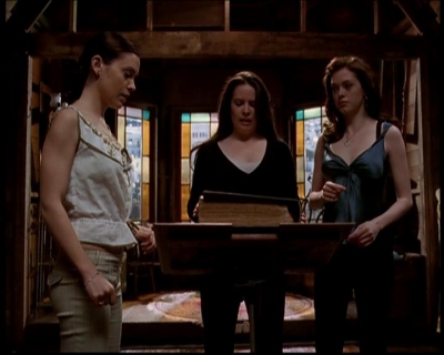 Charmed-Online-dot-722SomethingWiccaThisWayGoes1858.jpg