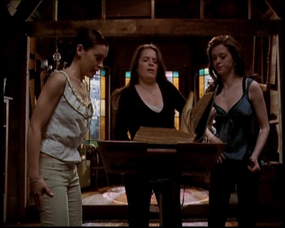 Charmed-Online-dot-722SomethingWiccaThisWayGoes1862.jpg